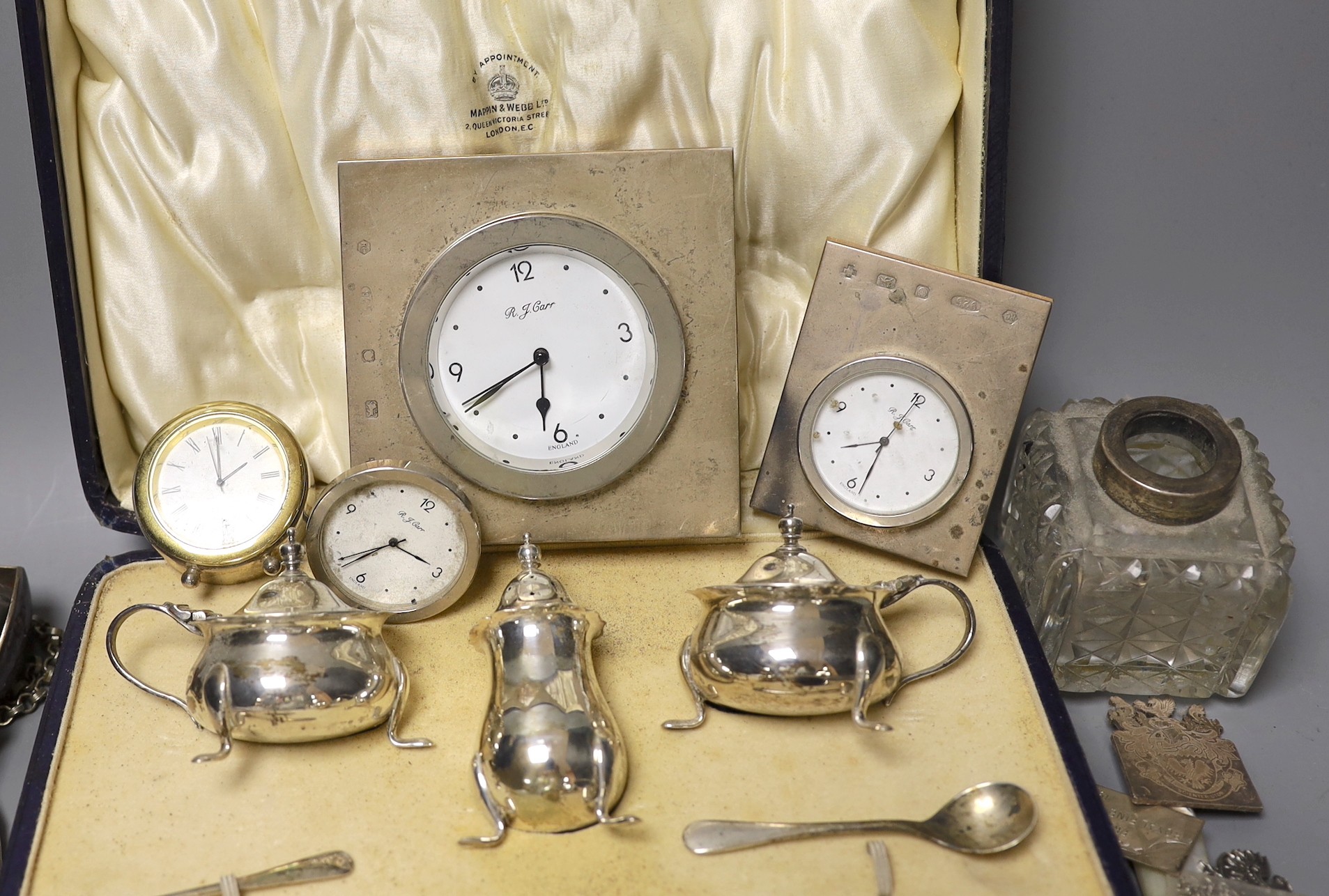 Sundry small silver including a cased part condiment set, three modern silver mounted desk timepieces and a Georgian vinaigrette and thirteen other items including pewter flatware etc.